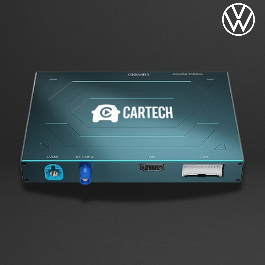 Module Cartech bleu déployé avec connecteurs LVDs, RF, CAN et prise DVI; logo Cartech au centre et emblème Volkswagen en haut à droite.