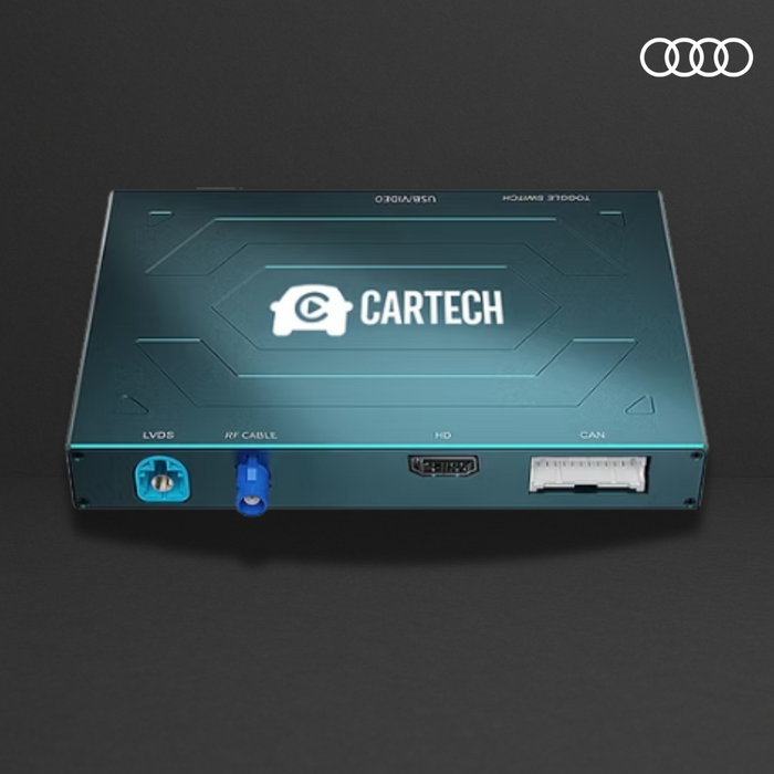 Module CARTECH pour autoradio, boîte bleue avec câbles et connexion CAN, affichage et logo Audi en arrière-plan.