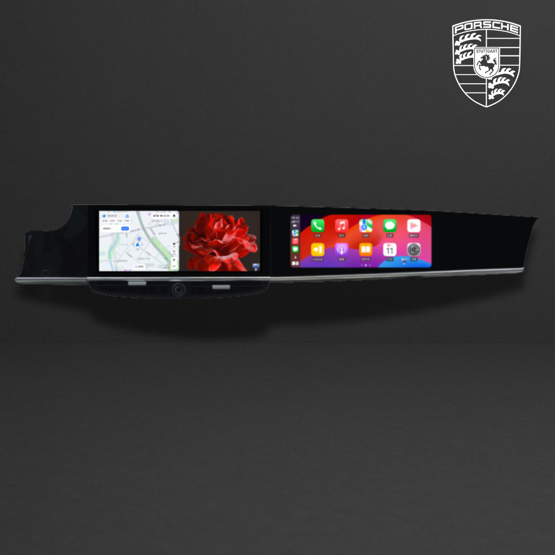 Panneau central d'un autoradio/écran intégré avec deux écrans montrant une carte et des apps, sur fond noir, logo Porsche en haut à droite.